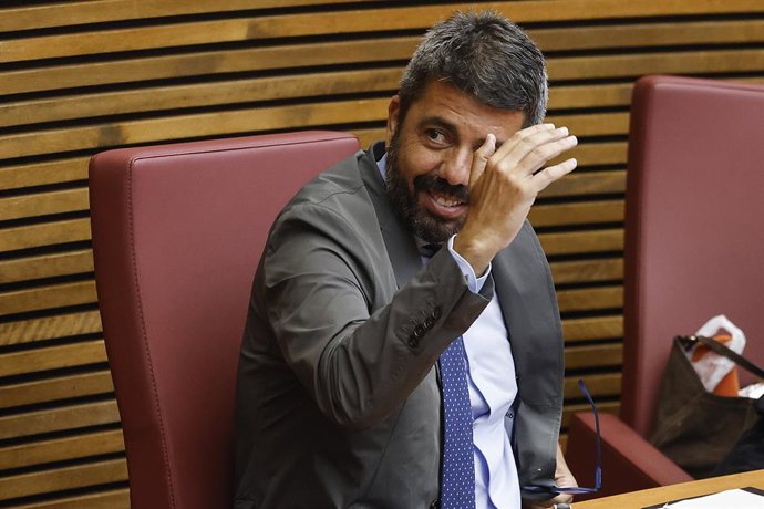 Archivo - Arxiu - El diputat Carlos Mazón durant una sessió de control, en Les Corts Valencianes, a 30 d'abril del 2026, a València, Comunitat Valenciana (Espanya). 