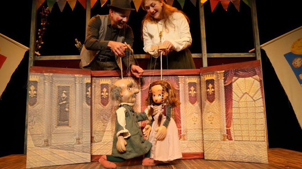 'La Doncella Guerrera', De Tropos, Teatro De Títeres