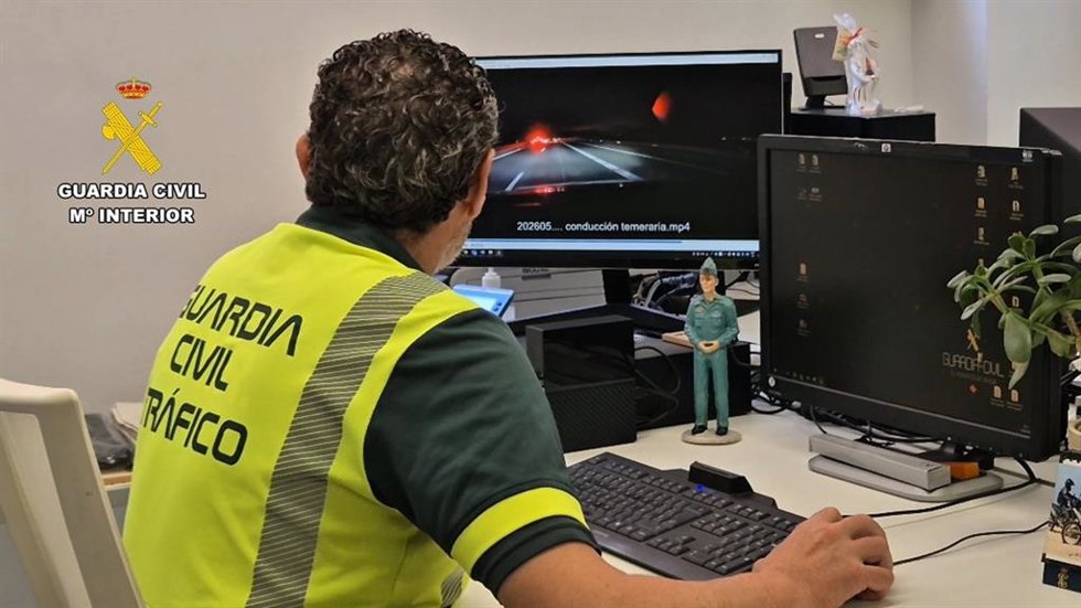 Investigado por abandonar a dos heridos graves en un accidente e inventarse que le habían robado el coche.
