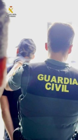 Uno de los detenidos tras participar en la pelea.