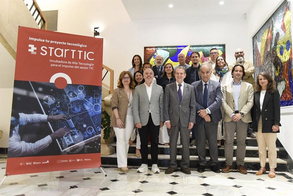 Imagen de la presentación de startTIC.