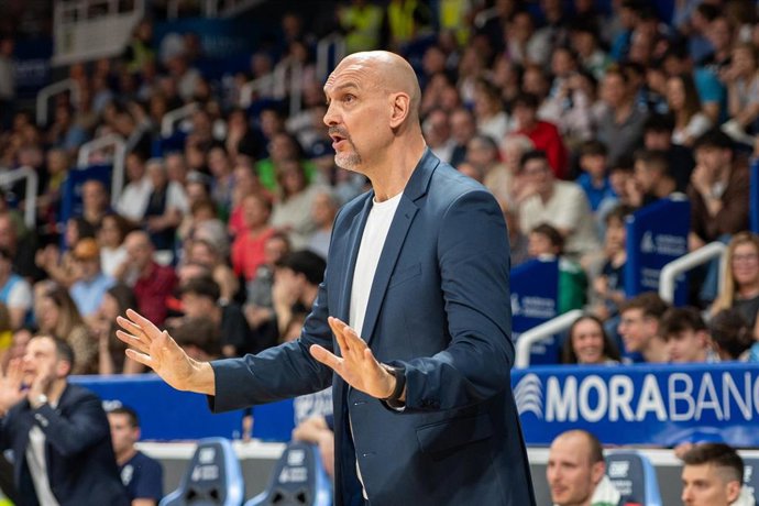 Archivo - El entrenador del MoraBanc Andorra, Zan Tabak, en un partido de Liga Endesa