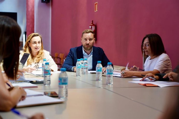 Un momento de la reunión del comité.