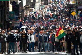 Archivo - Bolivia.- El Gobierno de Bolivia acusa a Evo Morales de enviar autobuses a La Paz para "generar violencia y caos"