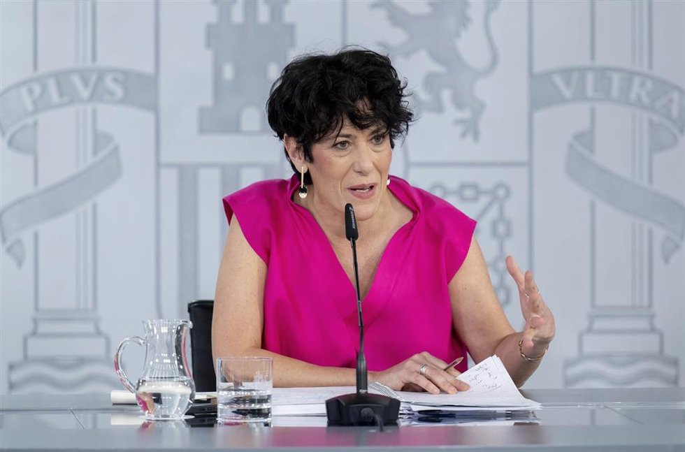 La ministra de Inclusión, Seguridad Social y Migraciones y portavoz del Gobierno, Elma Saiz, durante la rueda de prensa posterior al Consejo de Ministros, en el Palacio de la Moncloa, a 9 de junio de 2026
