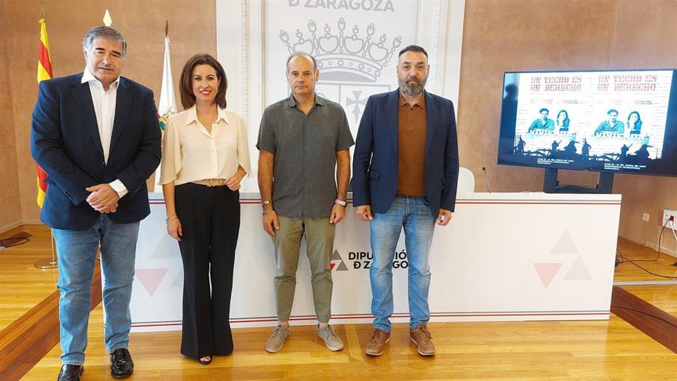 Félix González (Fundación Manuel Fernández 'Lito'); la vicepresidenta de la DPZ, Teresa Ladrero; el secretario general de UGT Aragón, José Juan Arceiz; y el secretario general de UGT-FICA Aragón, Sergio Sancho.