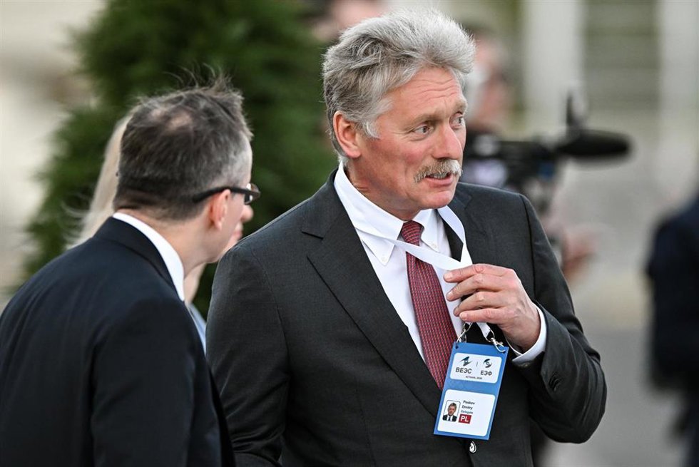 El portavoz del Kremlin, Dimitri Peskov, durante un viaje a Kazajistán.