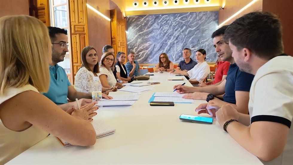 Reunión sobre el dispositivo especial frente al calor para personas sin hogar.