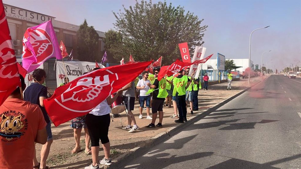 Archivo - Concentración de trabajadores en la empresa Brahm (Manzanares).