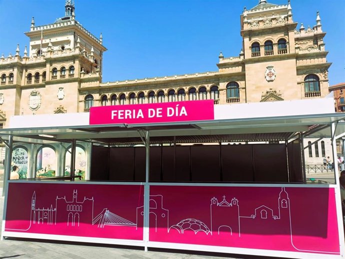 Archivo - Caseta con uniformidad de la Feria de Día de Valladolid.