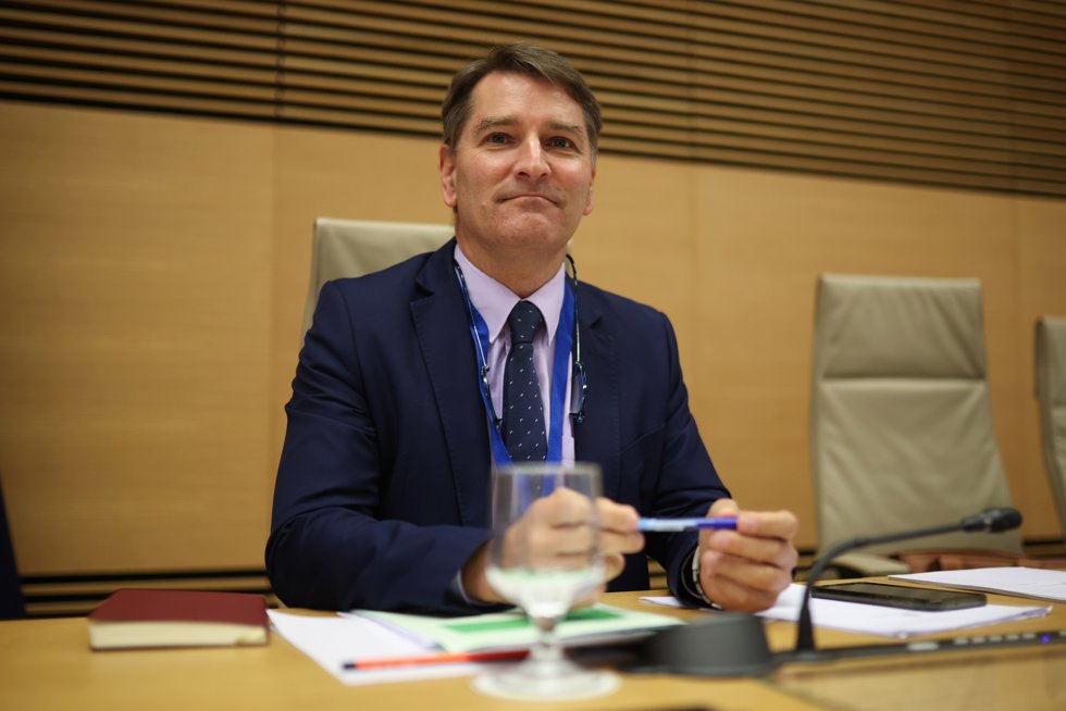 El director de la de la Oficina de Asuntos Económicos y G20, Manuel de la Rocha Vázquez, comparece ante la Comisión Mixta de Seguridad Nacional, en el Congreso de los Diputados, a 9 de junio de 2026, en Madrid (España).