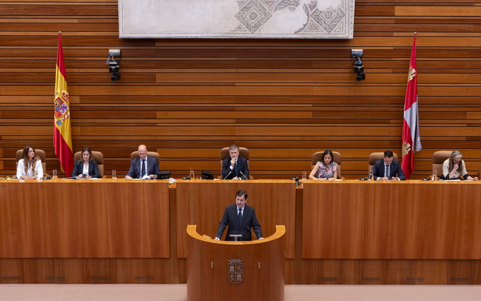 El presidente de la Junta de Castilla y León, Alfonso Fernández Mañueco, durante el pleno de investidura, en las Cortes de Castilla y León, a 9 de junio de 2026, en Valladolid, Castilla y León (España).
