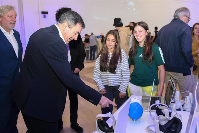 El conselleiro de Educación, Ciencia, Universidades e Formación Profesional, Román Rodríguez