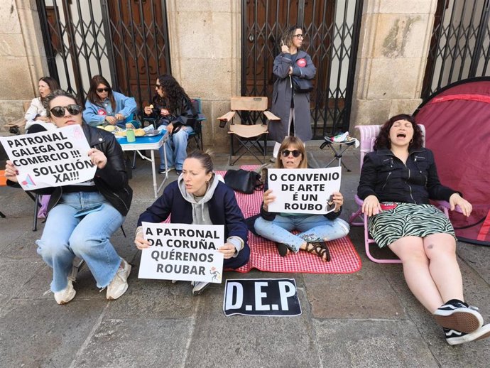 Protesta del textil frente a la CEG en Santiago