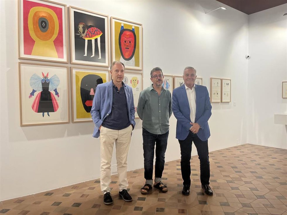 Archivo - El presidente de las Cortes de Aragón, Javier Sada ha inaugurado la muestra.