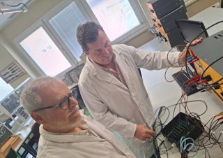Investigadores de la UJA responsables del desarrollo del dispositivo.