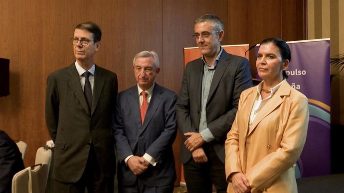 El diplomático y embajador español, Rafael Dezcallar, y el analista politico Eduardo Madina, en Diálogos para el Desarrollo, en Toledo.