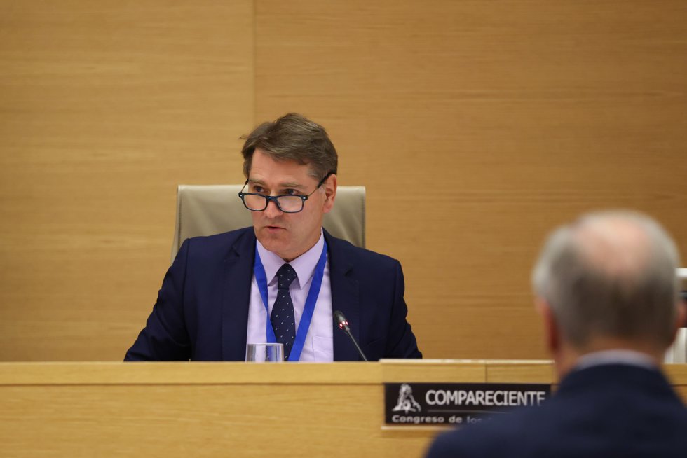 El director de la de la Oficina de Asuntos Económicos y G20, Manuel de la Rocha Vázquez, comparece ante la Comisión Mixta de Seguridad Nacional, en el Congreso de los Diputados, a 9 de junio de 2026, en Madrid (España).