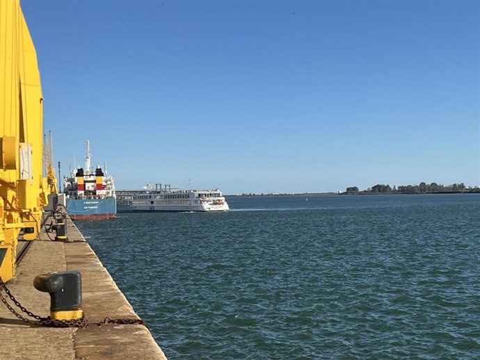 Archivo - Muelle de Levante de Huelva.