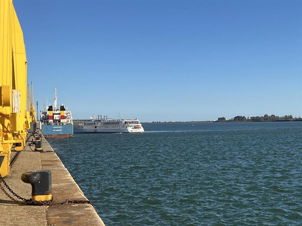 Archivo - Muelle de Levante de Huelva.