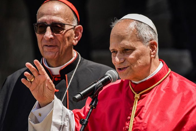 El papa Lleó XIV amb l'arquebisbe de Barcelona, Joan Josep Omella 