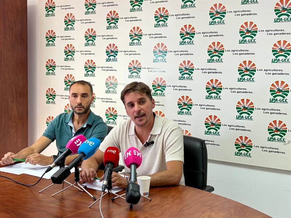 El secretario general de UPA-UCE Extremadura, Óscar Llanos, en rueda de prensa