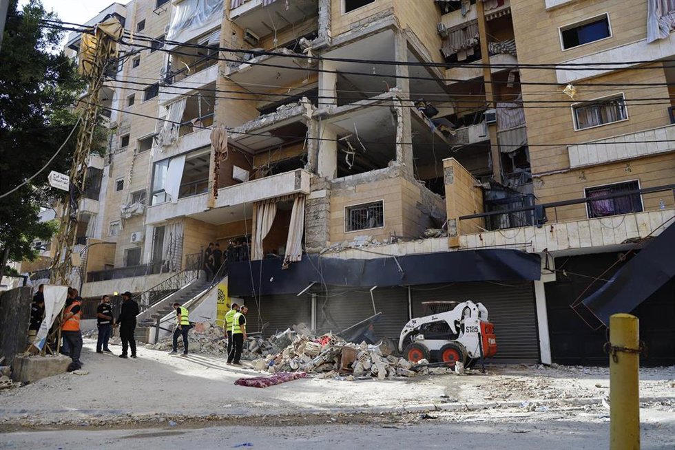 Daños registrados en un bloque de viviendas en el sur de Beirut tras un ataque de Israel  