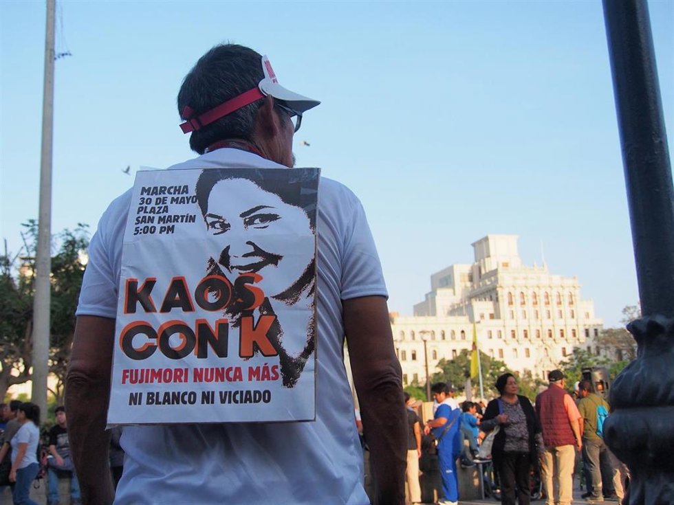 Manifestante en Lima (Perú) contrario a la candidatura de Keiko Fujimori a la presidencia del país.