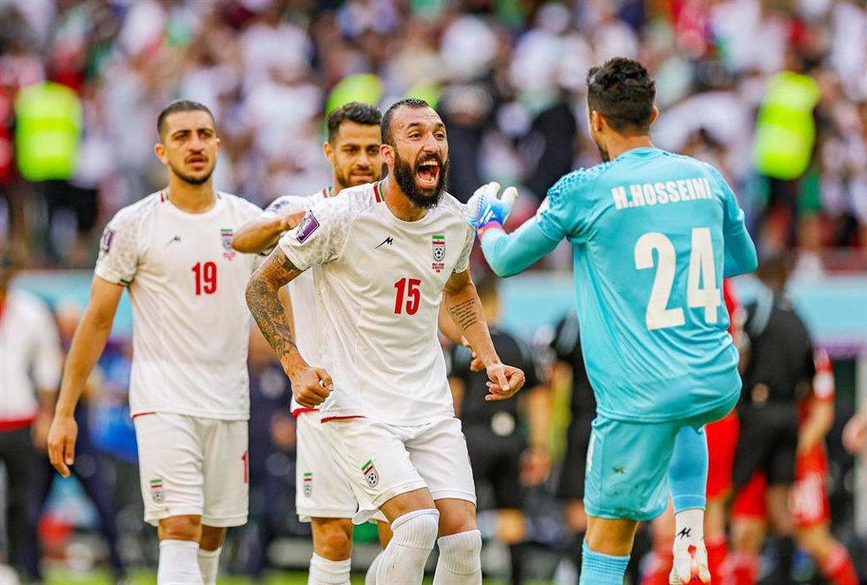 Archivo - El centrocampista iraní Rouzbeh Cheshmi celebra el final del partido ante Gales en el Mundial de Catar en 2022. 