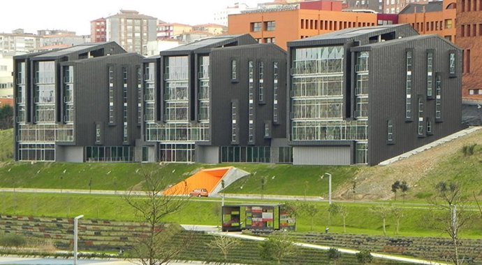 Archivo - Edificio Tres Torres de la Universidad de Cantabria.