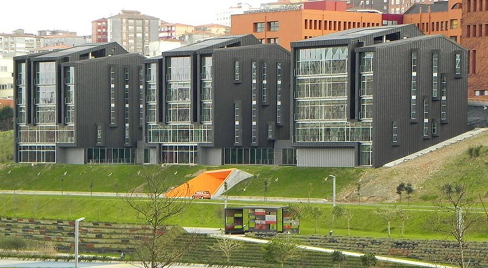 Archivo - Edificio Tres Torres de la Universidad de Cantabria.