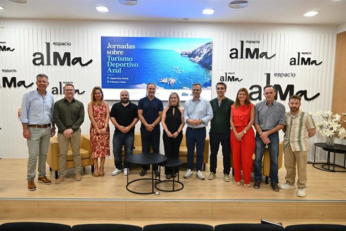 Participantes en las Jornadas sobre Turismo Deportivo Azul celebradas en el Espacio Alma de Almería.