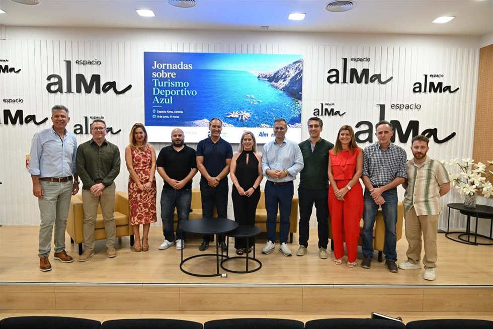 Participantes en las Jornadas sobre Turismo Deportivo Azul celebradas en el Espacio Alma de Almería.