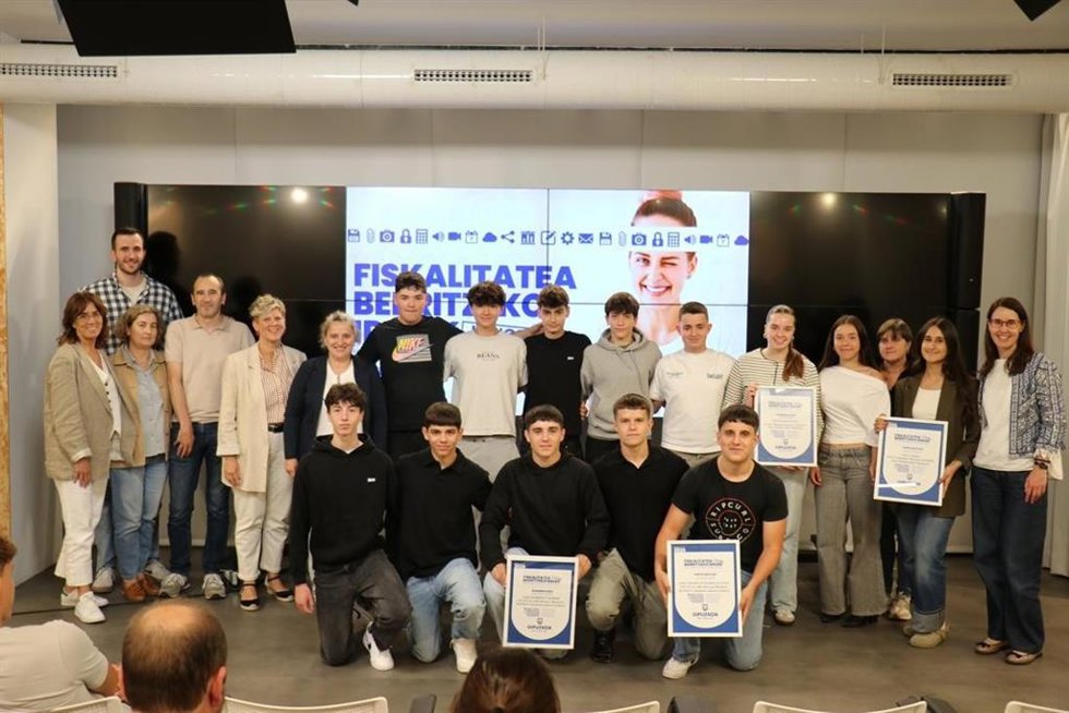 Antoniano Ikastetxea de Zarautz (Gipuzkoa) gana el Certamen Junior de Ideas Innovadoras en Fiscalidad