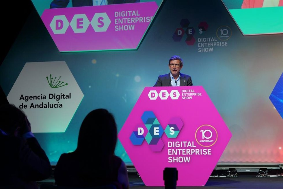 El consejero de Industria, Energía y Minas y presidente de la Agencia Digital de Andalucía (ADA) en funciones, Jorge Paradela, en la inauguración de la décima edición del Digital Enterprise Show (DES 2026) en Málaga.