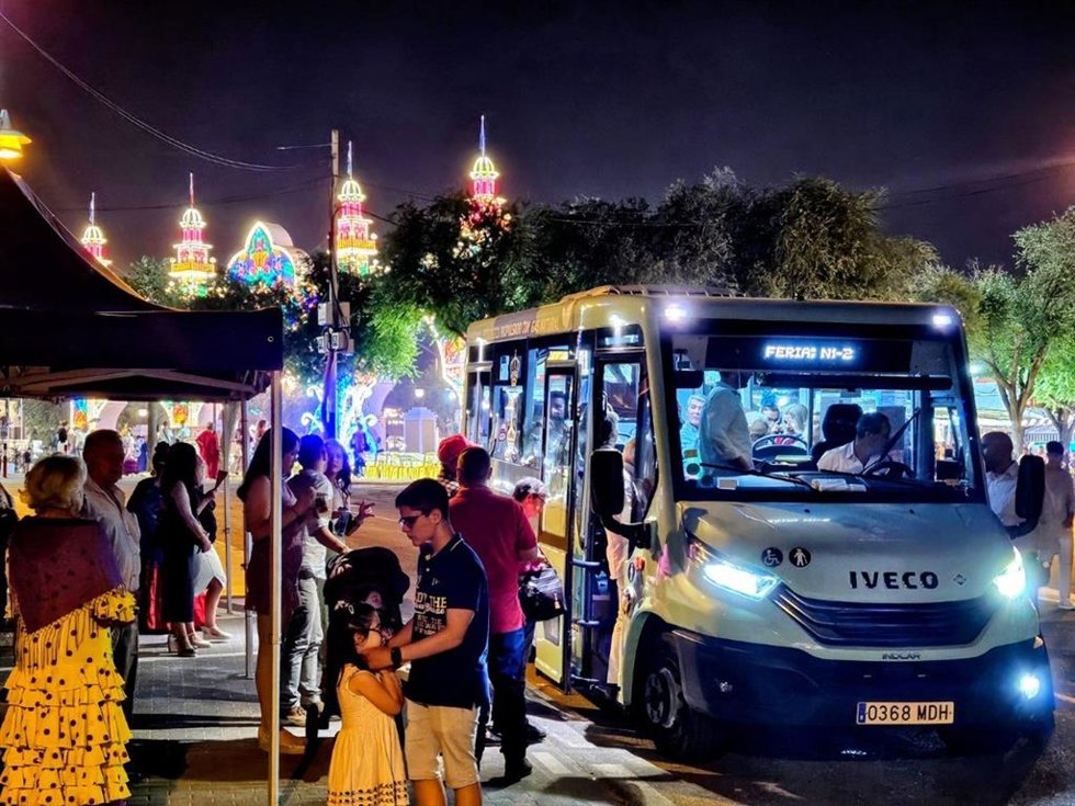 Un autobús de la Feria en Alcalá como imagen de recurso