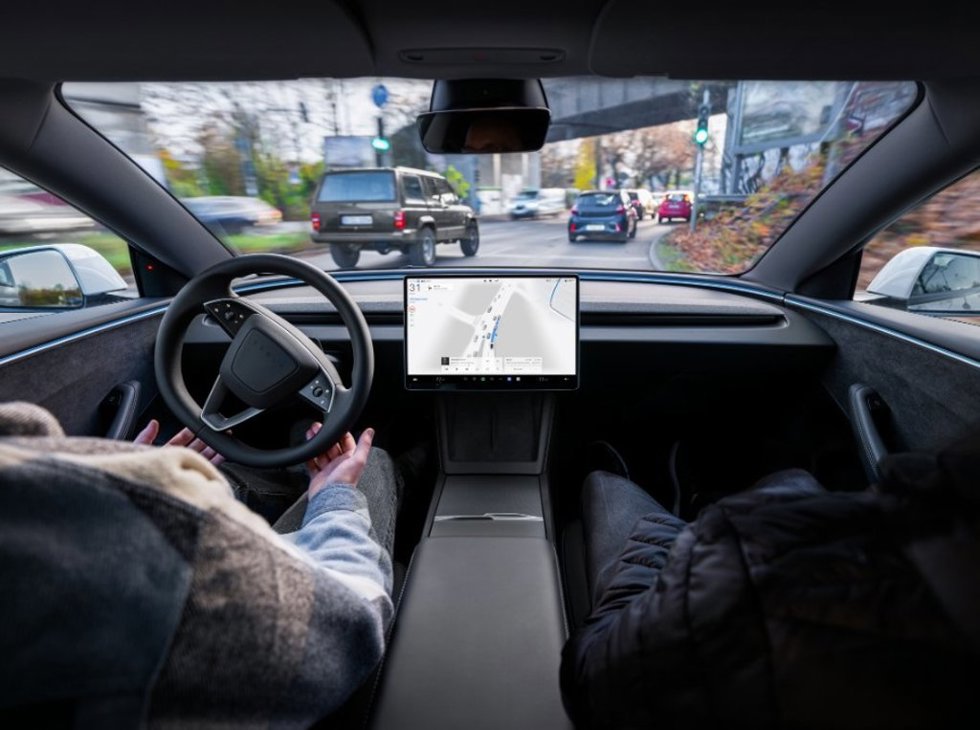 Archivo - Tesla iniciará en España las primeras pruebas del sistema de conducción 'Full Self-Driving' supervisado