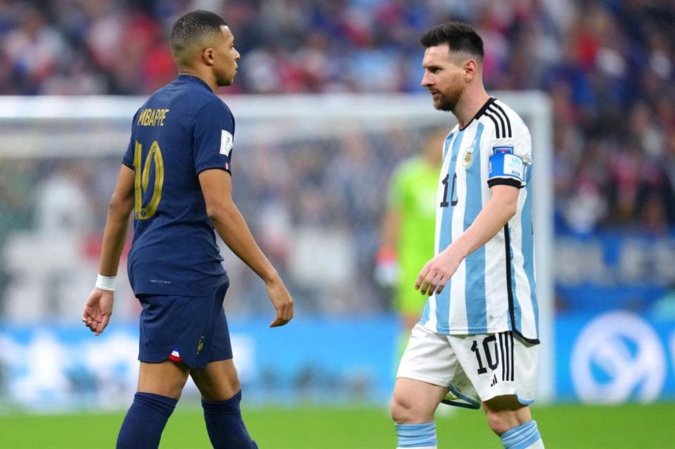 Archivo - Kylian Mabppé y Leo Messi durante la final del Mundial 2022 en Catar.