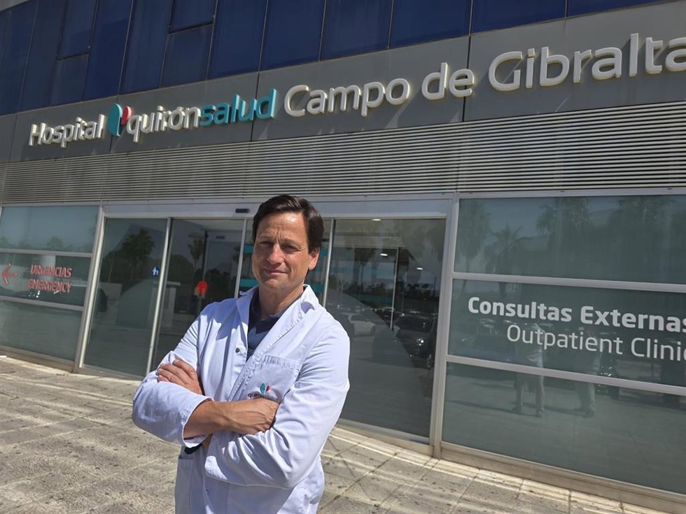 Primitivo de la Quintana, jefe de la Unidad de Cirugía Oral y Maxilofacial del Hospital Quirónsalud Campo de Gibraltar, el Hospital Quirónsalud Marbella y el Hospital Quirónsalud Málaga.