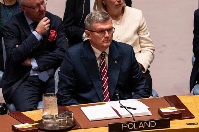 Archivo - Arquivo - 12 de setembro de 2025, Nova York, Nova York, EUA: Marcin Bosacki, Secretário de Estado da Polônia, participa de uma reunião de emergência do Conselho de Segurança na sede da ONU em Nova York, NY, em 12 de setembro de 2025. A reunião d