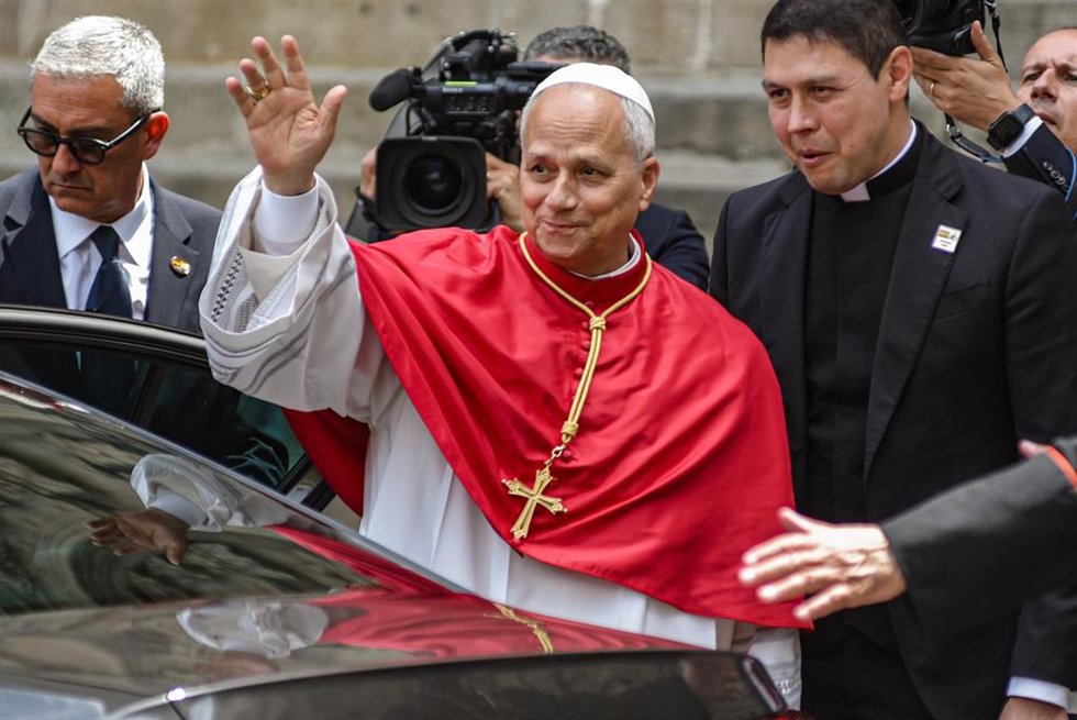 El Papa León XIV a su llegada a la homilía en la Catedral