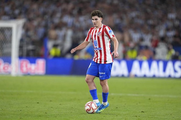 Archivo - Julián Álvarez, en un partido con el Atleti.
