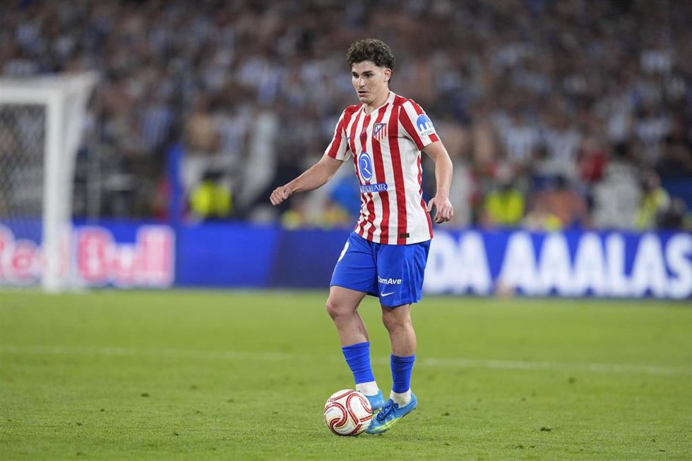 Archivo - Julián Álvarez, en un partido con el Atleti.