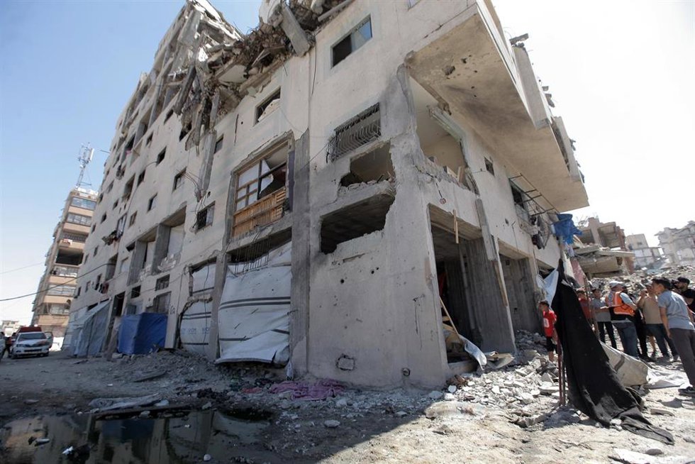Imagen de un bloque de viviendas arrasado por un ataque de Israel contra ciudad de Gaza