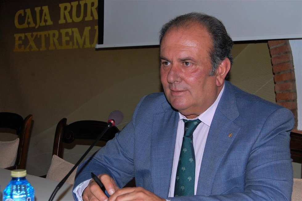 Archivo - Urbano Caballo, presidente de Caja Rural de Extremadura