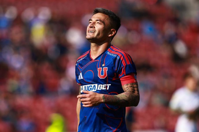 Futbol, Universidad de Chile vs Audax Italiano Fecha 6, Copa de la Liga 2026. El jugador de Universidad de Chile Charles Aranguiz es fotografiado durante el partido de copa de la liga por el grupo D contra Audax Italiano disputado en el estadio Nacional