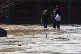 Concepcion, 2 de agosto 2024 Se decreto por parte de Senapred la evacuacion de los sectores Santa Rita y de puente uno del Rio Andalien en la Comuna de Concepcion. Carlos Acuna/Agencia Aton