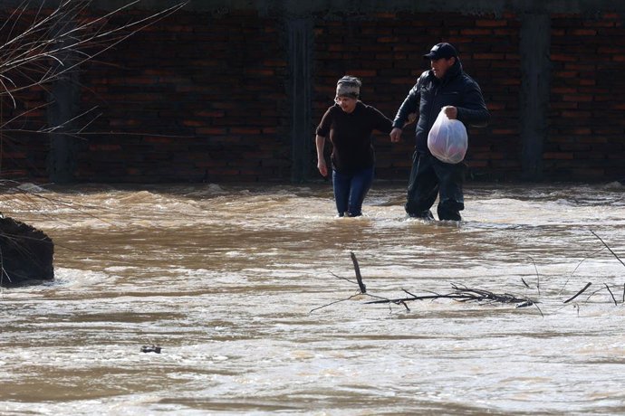 Concepcion, 2 de agosto 2024 Se decreto por parte de Senapred la evacuacion de los sectores Santa Rita y de puente uno del Rio Andalien en la Comuna de Concepcion. Carlos Acuna/Agencia Aton