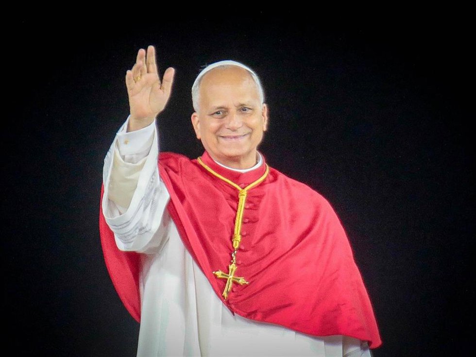 El Papa León XIV durante la vigilia de oración, en el Estadio Olímpico Lluís Companys