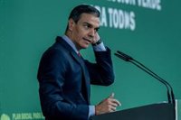 Sánchez advierte que el fuego avanza en Castillejos (Huelva) y traslada su solidaridad con los vecinos desalojados
